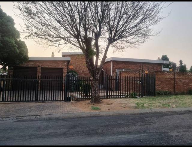4 BEDROOM HOUSE FOR SALE IN SUNWARD PARK